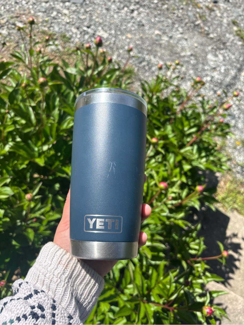 Yeti Rambler Tumbler in Blue with Stainless Accents